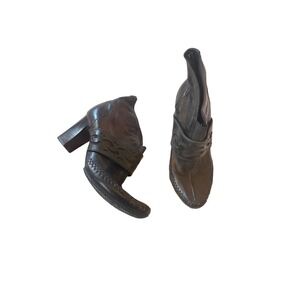 Y2k Indigo by‎ Clarks Women 6M Black Leather Laser Cut Whipstitch ankle Boots